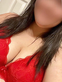 Just Rach’s Tits in a Red Bra - 33 Pics