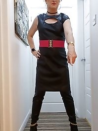 Selfies and close-ups of a hot milf’s vagina