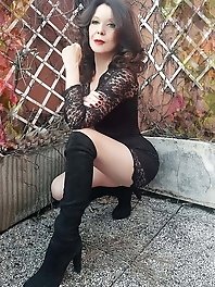 Insta Milf Loredana well dressed