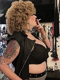 A mom with a bad habit of chain smoking can t stop the cigarettes