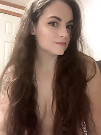 Real experienced whore is getting pleasure on pictures