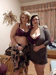 How Phone-y can these chicks be?