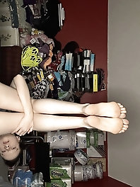 Feisty mistress is spreading her pussy for a photoshoot