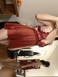 Amateur women with large butts in a DIY photo collection